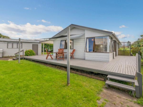 Treasure on Chestnut - Tairua Holiday Home